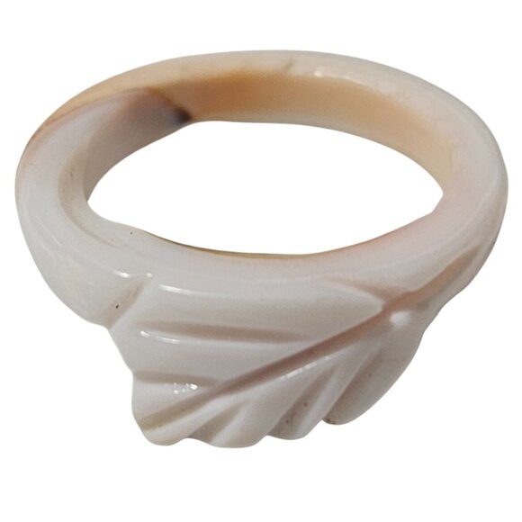 Elegant Hand Carved Leaf Ring Size 7 Beige White Natural Fashion Jewelry Women - Picture 1 of 5